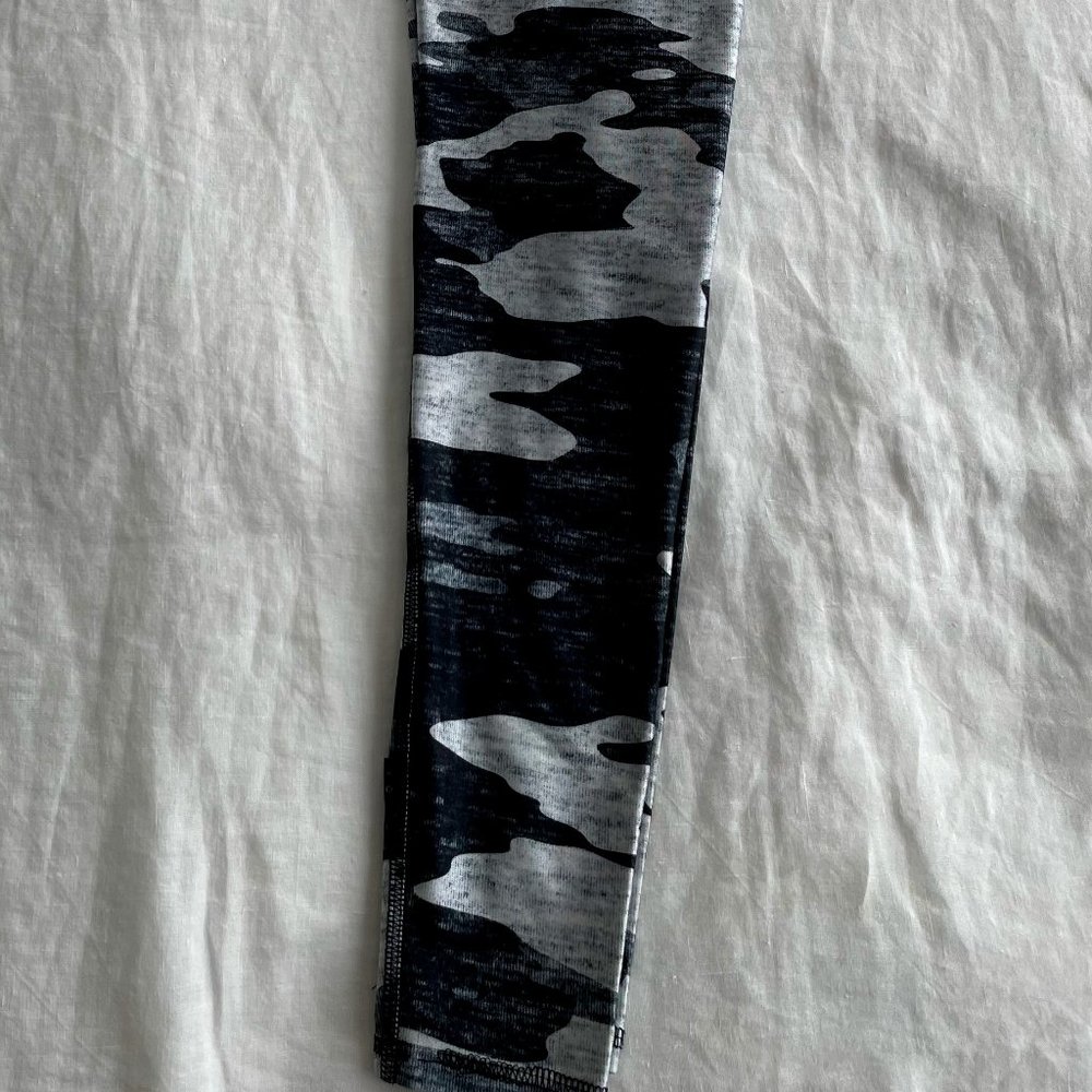 Terez Tall Band Metallic Camo Print Leggings